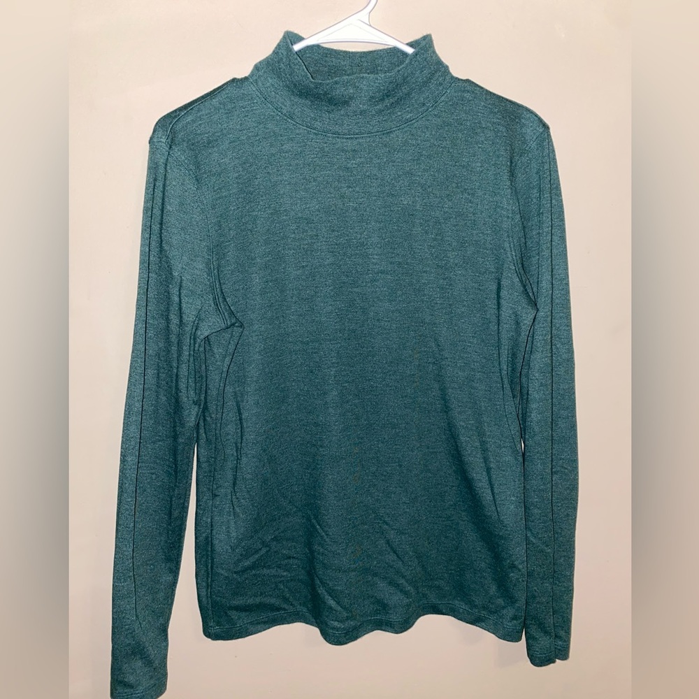 Green turtleneck long sleeve
